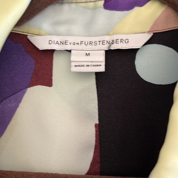 NWOT Diane von Furstenberg silk top. Size M - Picture 2 of 16